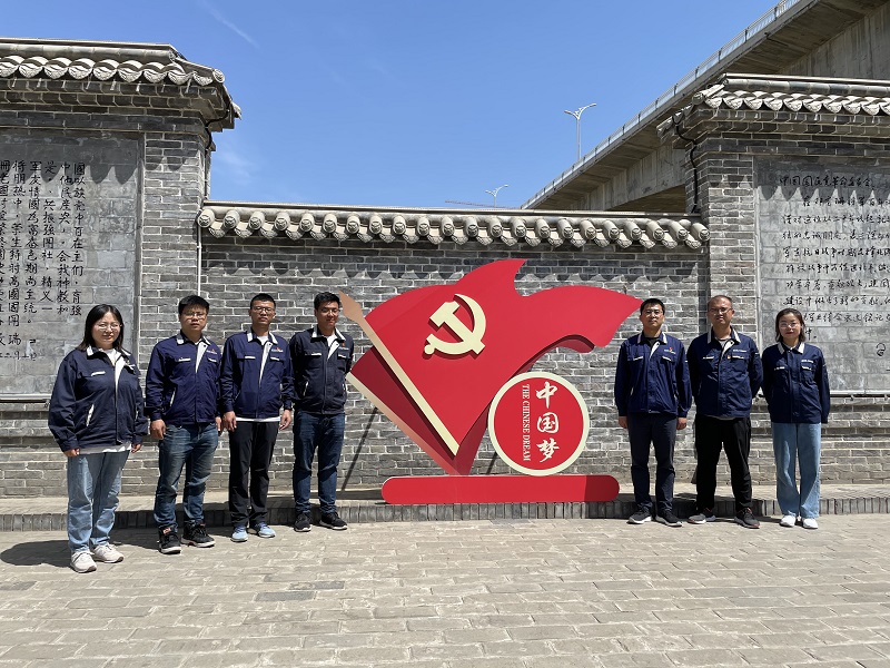 鄧寶珊.jpg
